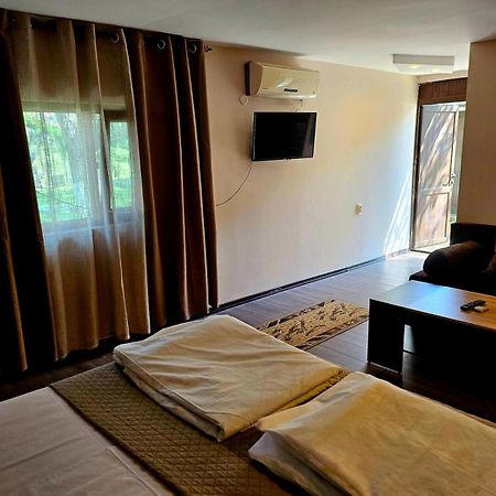 Orehite-Family Hotel ,Food & Pool Bozhichen 外观 照片