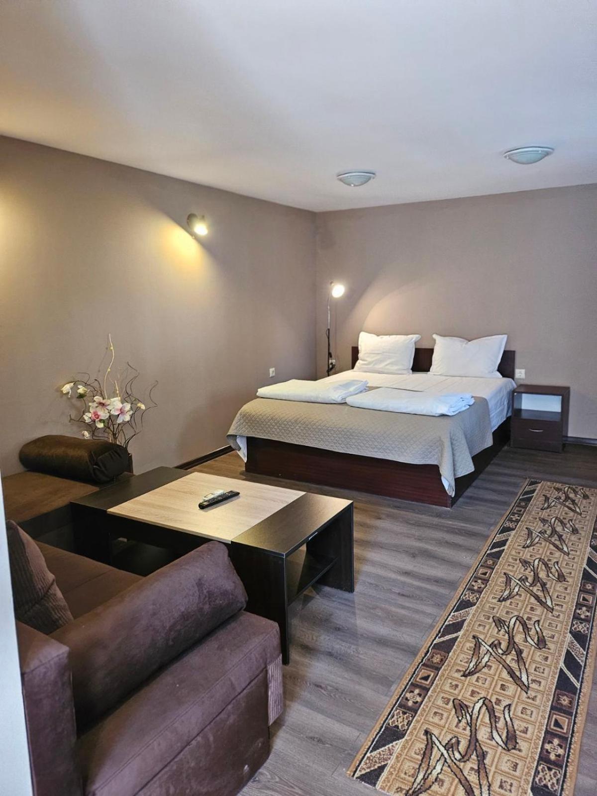 Orehite-Family Hotel ,Food & Pool Bozhichen 外观 照片