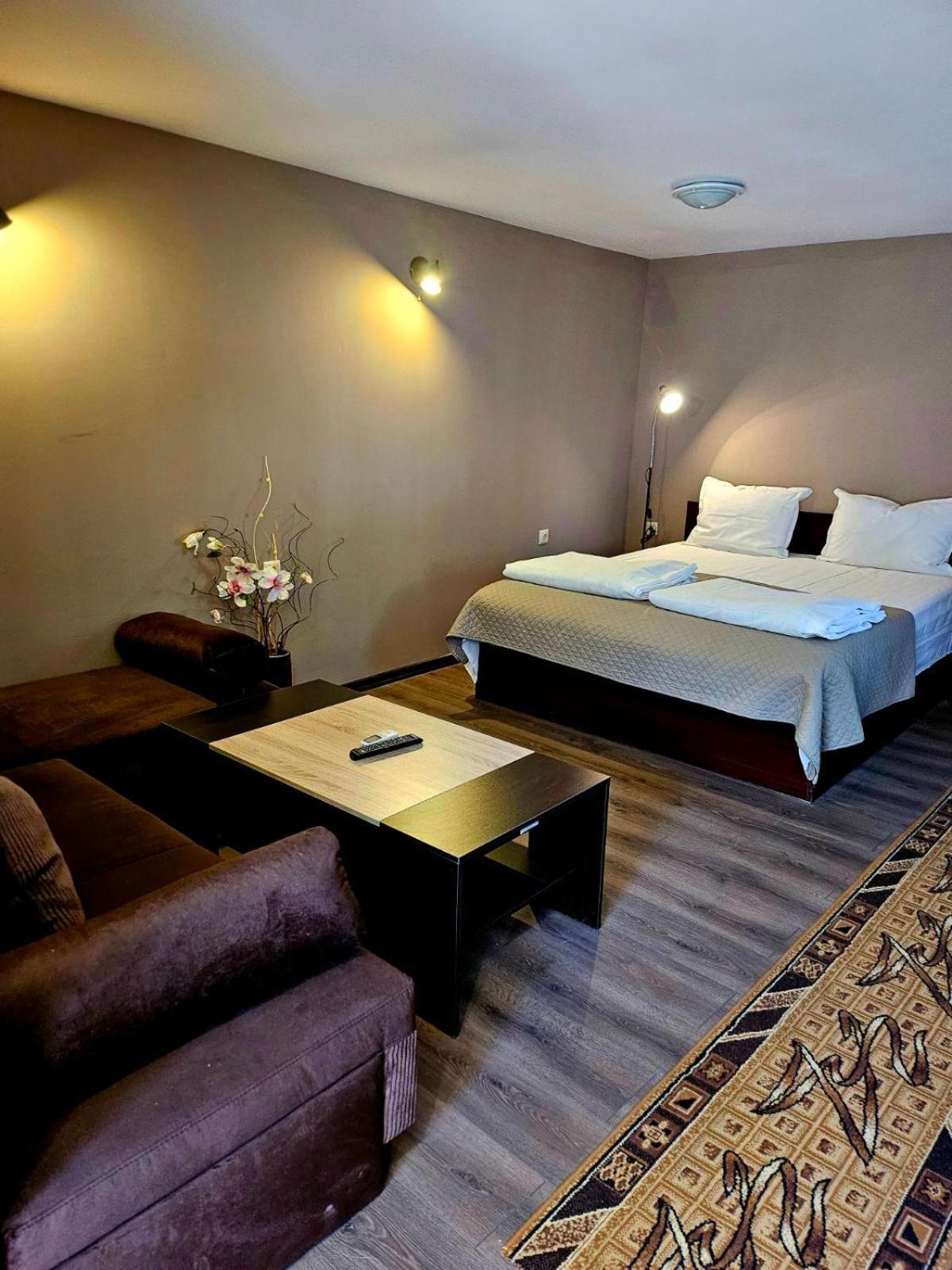 Orehite-Family Hotel ,Food & Pool Bozhichen 外观 照片