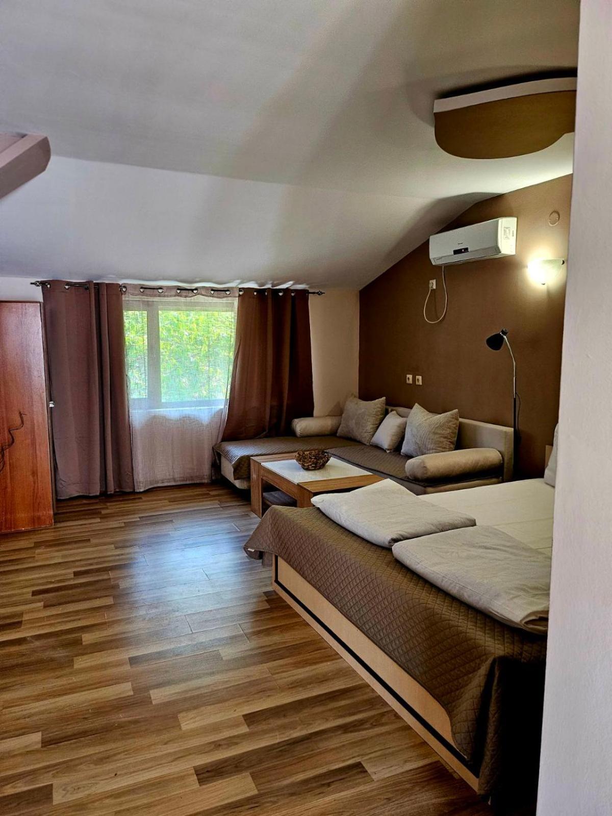 Orehite-Family Hotel ,Food & Pool Bozhichen 外观 照片
