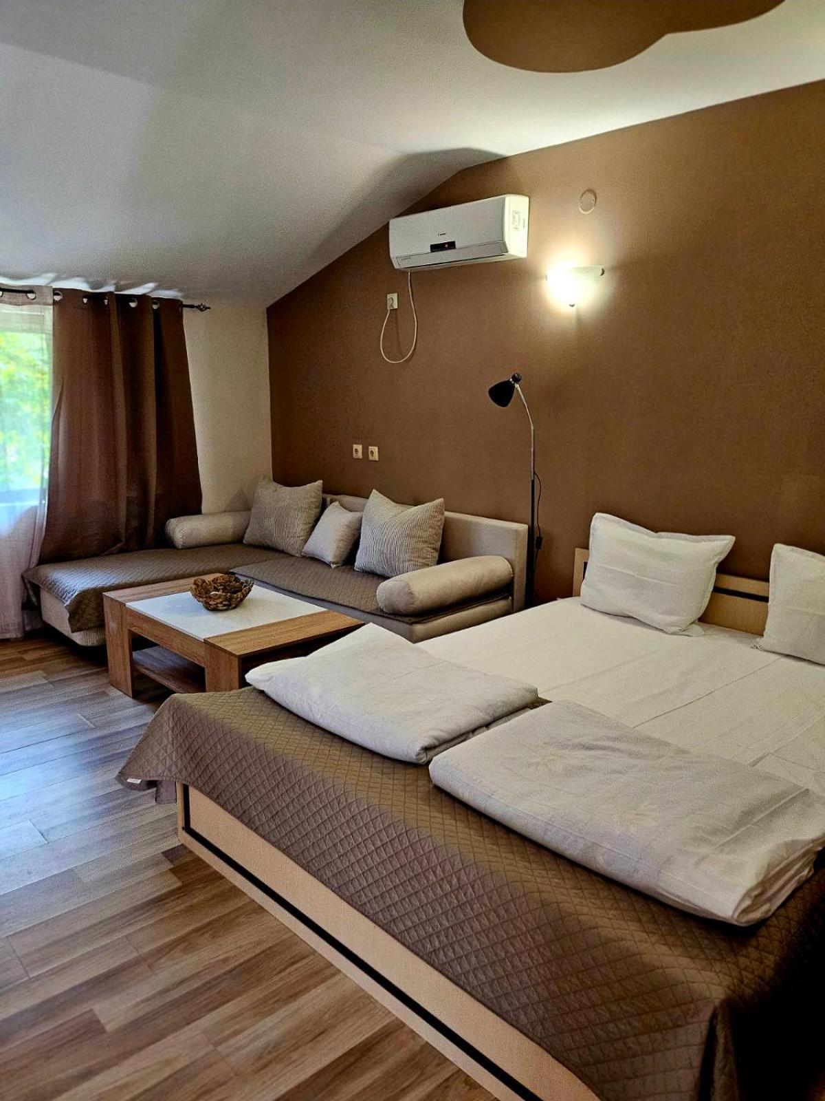 Orehite-Family Hotel ,Food & Pool Bozhichen 外观 照片